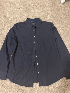 Talbots Navy Sz. 4 l/s Blouse, no- iron! $17